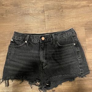 BDG Girlfriend High-Rise Black Jean Shorts. Size 26.
